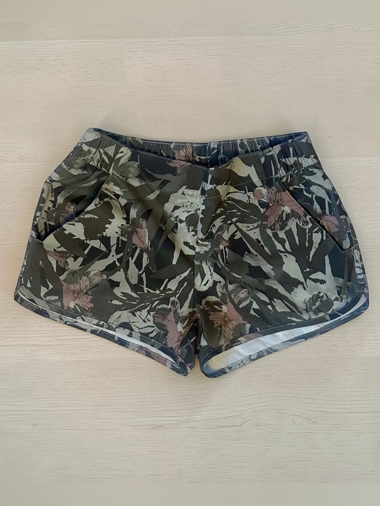 Columbia Pants - Columbia Floral Camouflage Women's Athletic Shorts